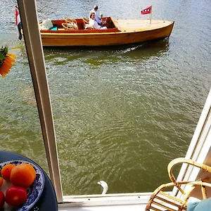 Couette-café Houseboat Concordia, Amsterdam